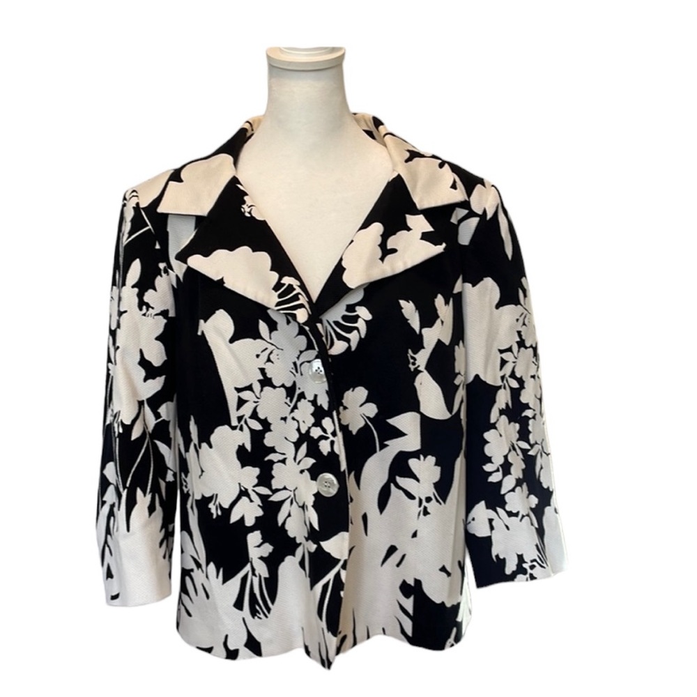 Talbots black and white floral print short jacket. Cotton pique. 14WP. VGUC